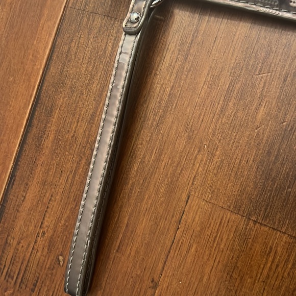 Michael kors wristlet gray metallic - Picture 2 of 5